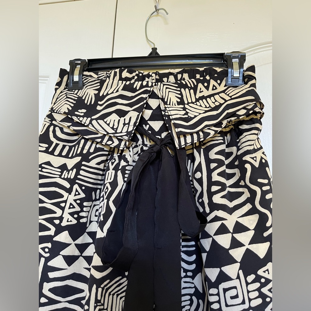 Black and Tan Geometric Print Pants Size Small - Picture 2 of 7